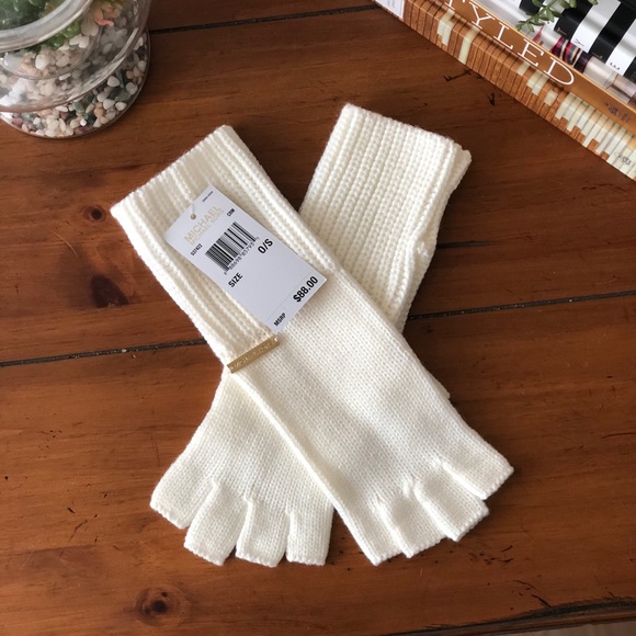Michael Kors Gloves - Picture 3 of 3